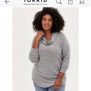 New Torrrid Cowl neck tunic sweater with pocket. size 2